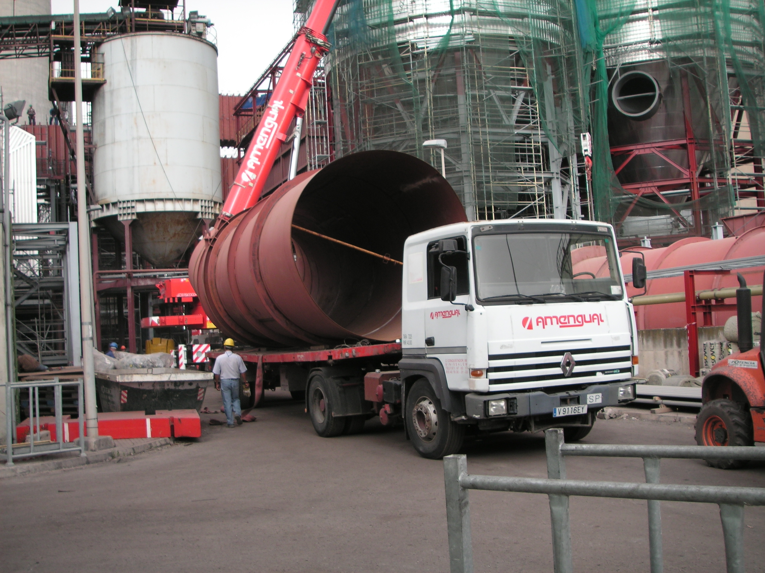 TRANSPORTE INDUSTRIAL  IMAGENES FOTOS CAMION CISTERNA